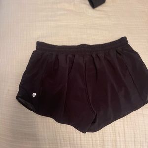 Lululemon Hotty Hot shorts 2.5”